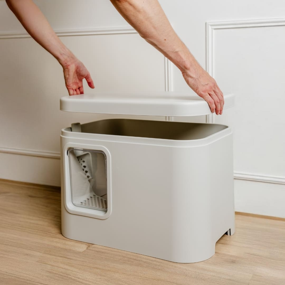 GIZMO Litter Box - White Deluxe - open lid
