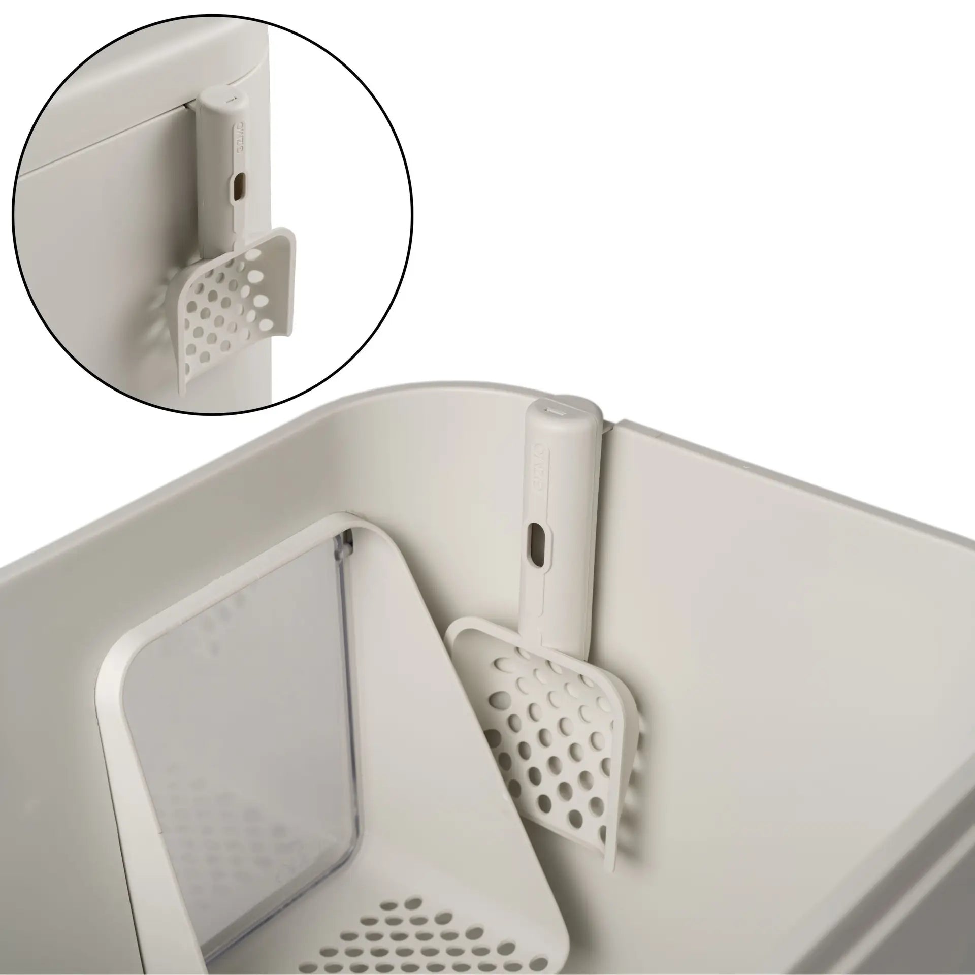 GIZMO Litter Box - White Deluxe - scoop on ledge