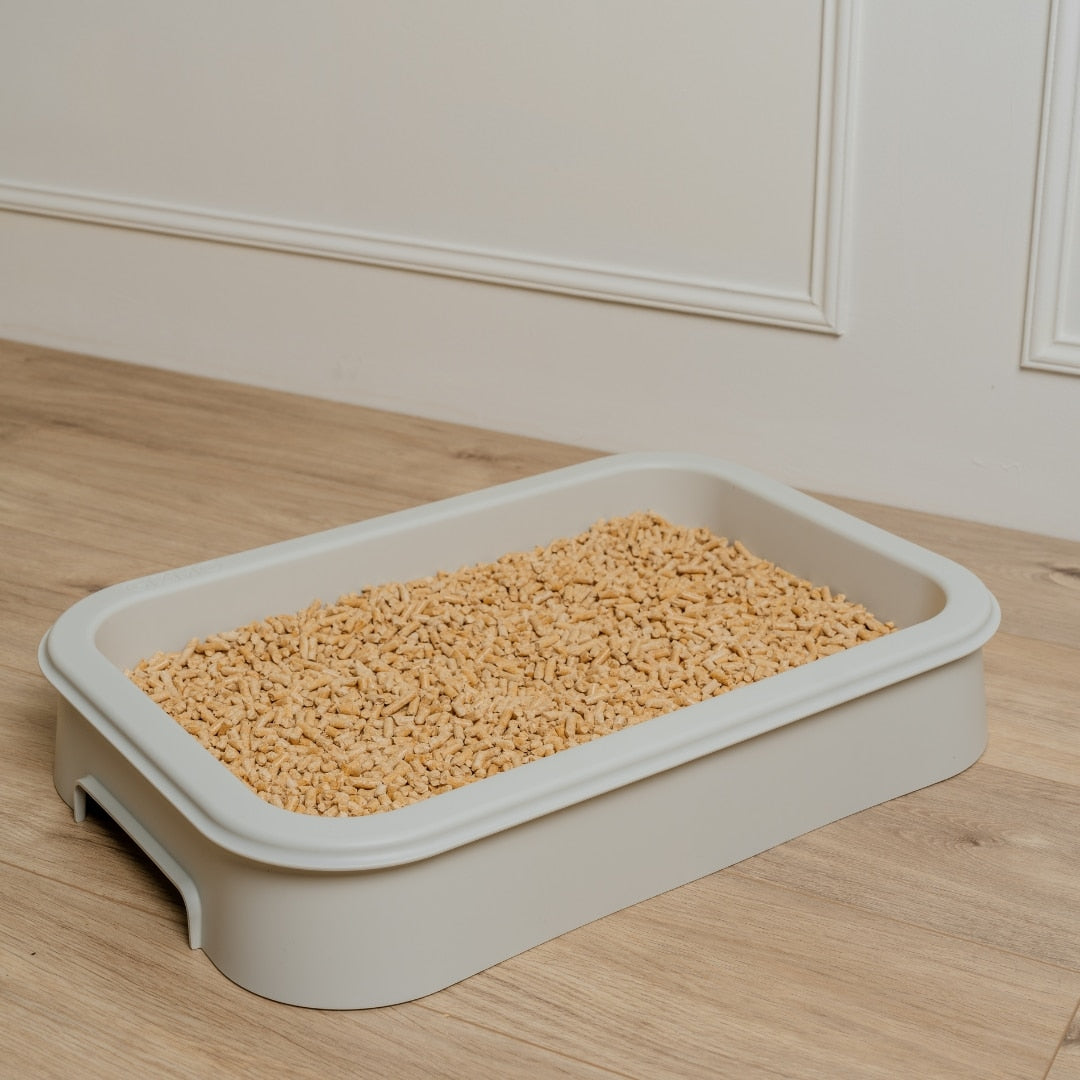 GIZMO Litter Box - White Essentials - lifestyle angle