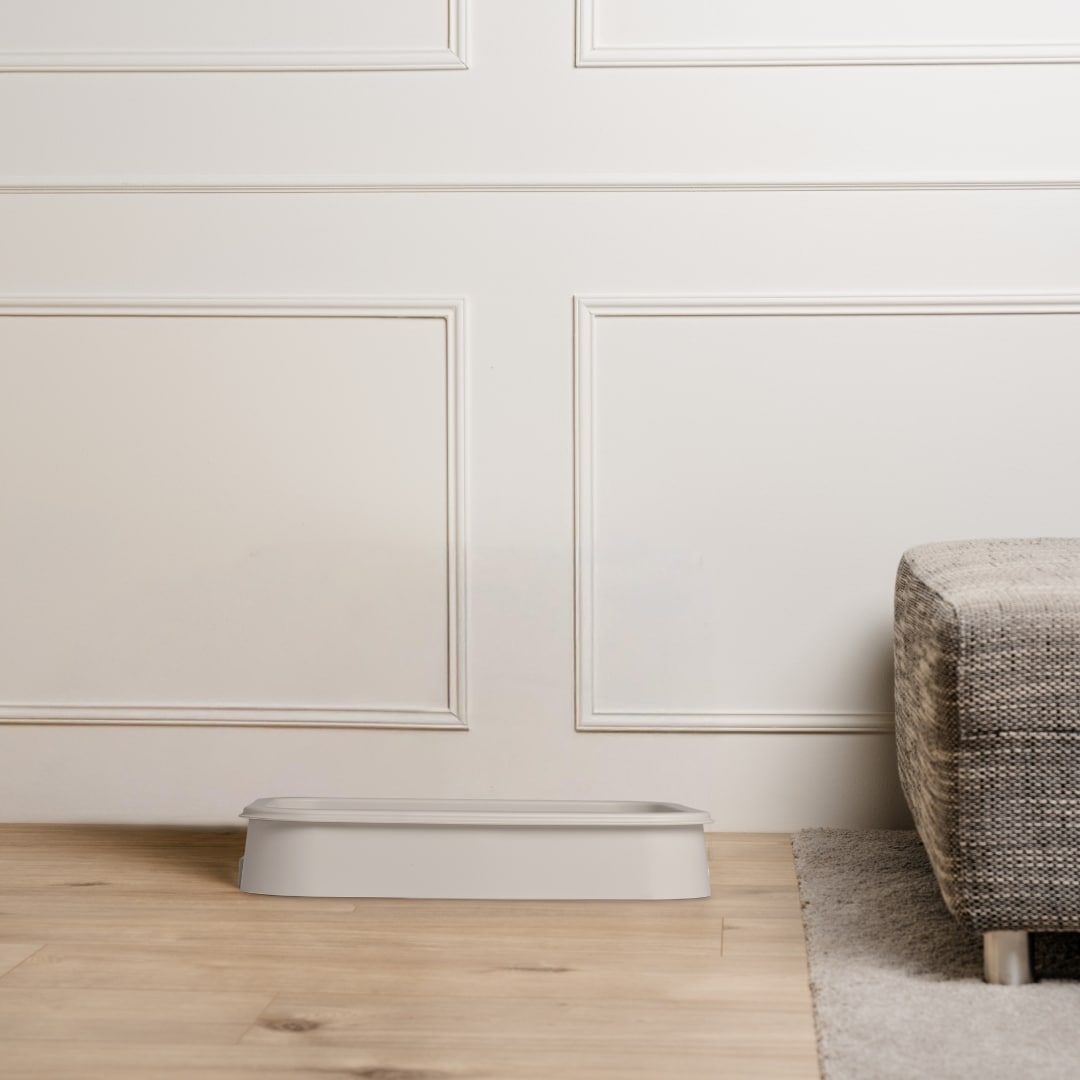 GIZMO Litter Box - White Essentials - lifestyle front
